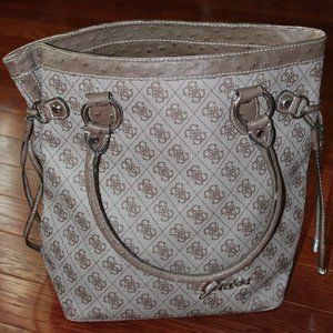 Guess tote